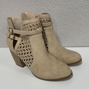 Qupid Beige Cutout Ankle Booties